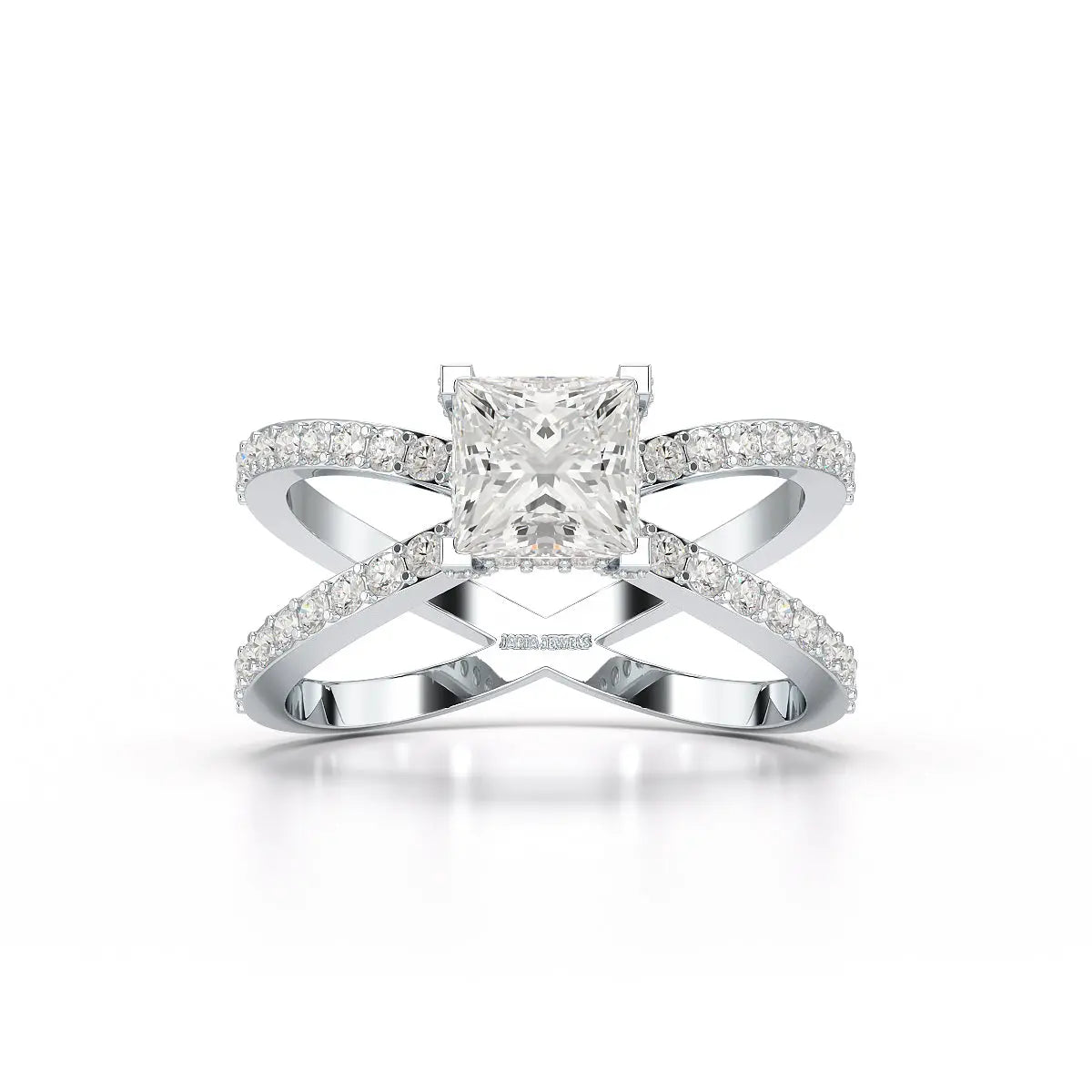 خاتم ألماس على شكل فراشة من قطع الأميرة مقاس 1.9 قيراط
